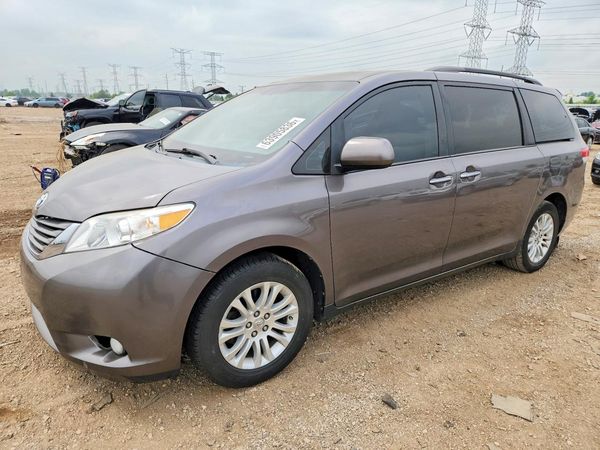 2013 TOYOTA SIENNA