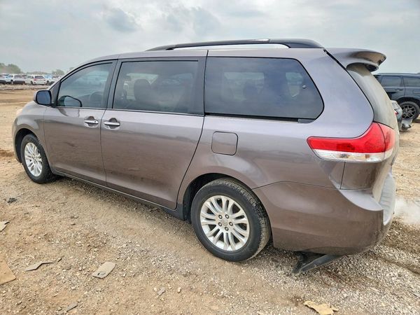 2013 TOYOTA SIENNA