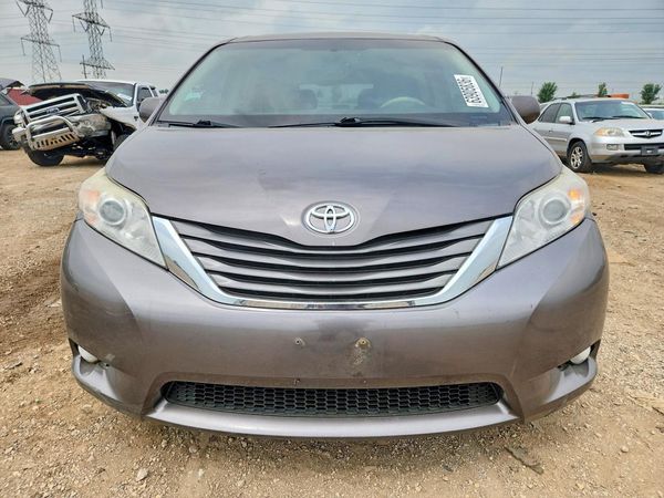 2013 TOYOTA SIENNA