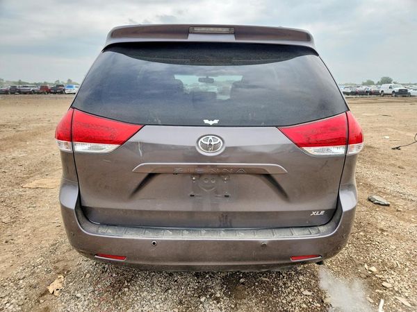 2013 TOYOTA SIENNA