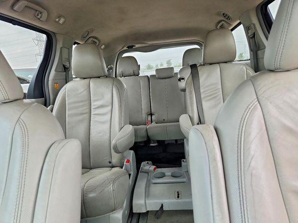 2013 TOYOTA SIENNA