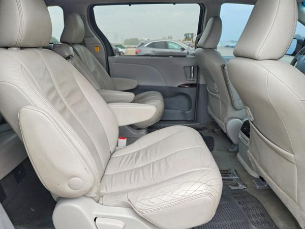 2013 TOYOTA SIENNA