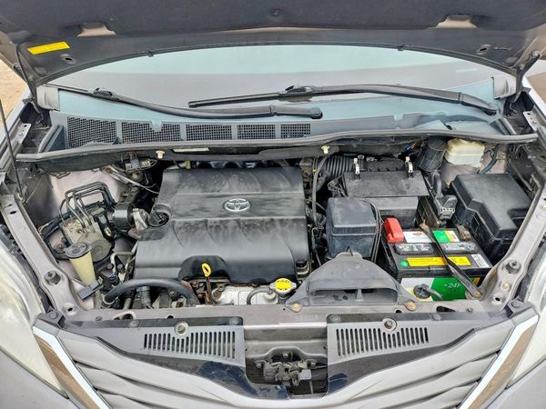 2013 TOYOTA SIENNA