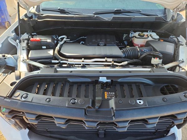 2022 CHEVROLET SILVERADO Custom — Engine bay