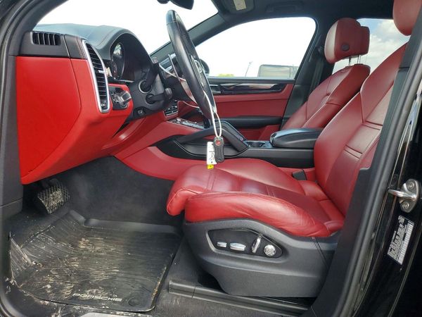 2020 PORSCHE CAYENNE