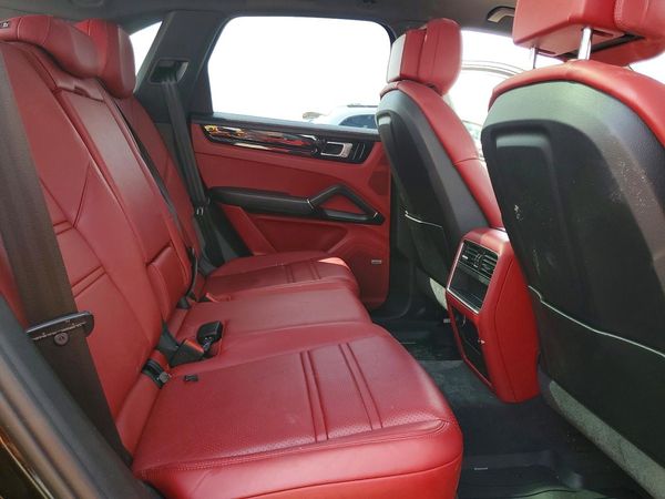 2020 PORSCHE CAYENNE