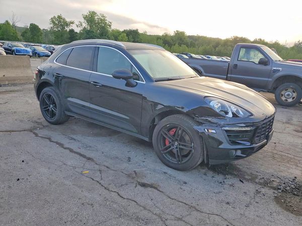 2016 PORSCHE MACAN
