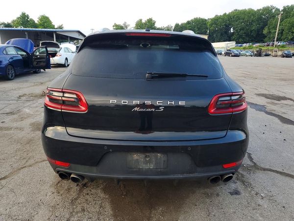 2016 PORSCHE MACAN