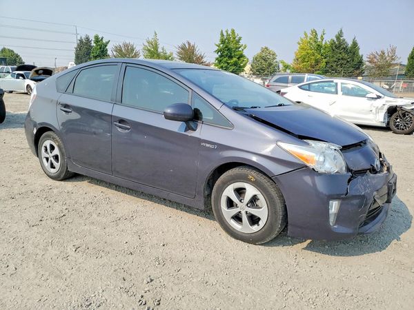 2012 TOYOTA PRIUS — Passenger 3/4
