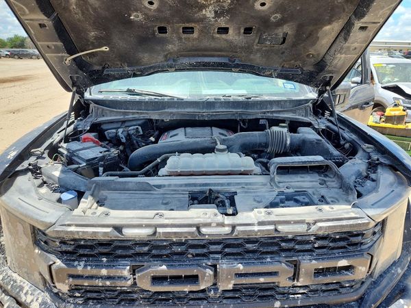 2022 FORD F150 SuperCrew-Raptor — Engine bay