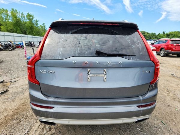 2018 VOLVO XC90