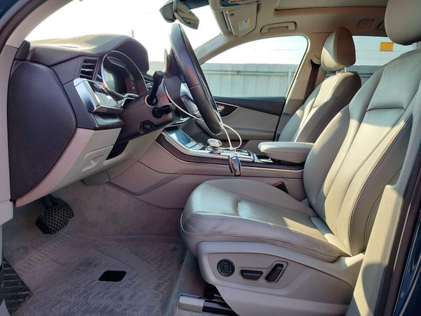 2022 AUDI Q7 quattro Premium Plus