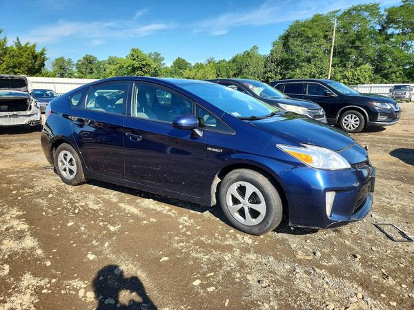 2015 TOYOTA PRIUS