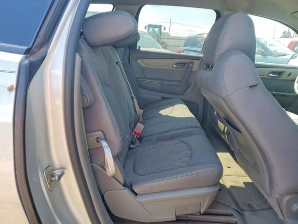 2014 CHEVROLET TRAVERSE LS