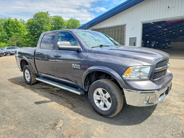 2018 RAM 1500 SLT