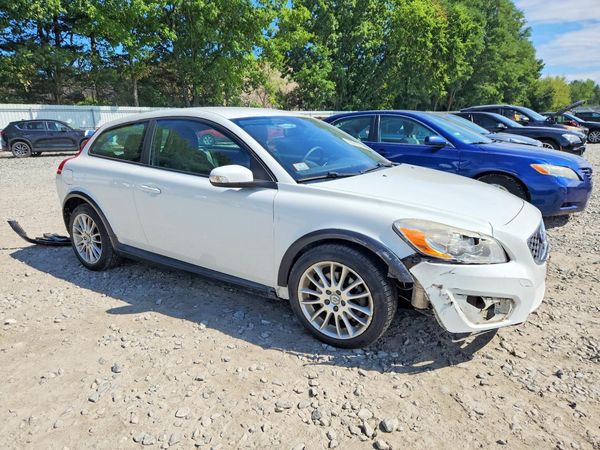2012 VOLVO C30