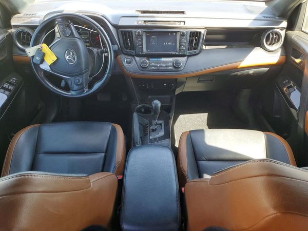 2018 TOYOTA RAV4 SE