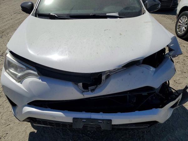 2018 TOYOTA RAV4 SE