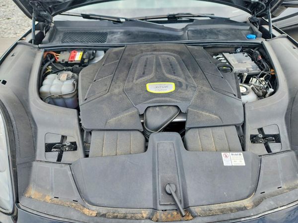 2021 PORSCHE CAYENNE E-Hybrid Coupe