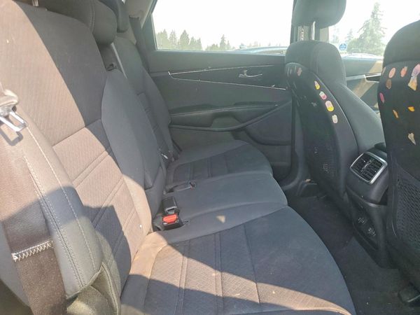 2016 KIA SORENTO L / LX