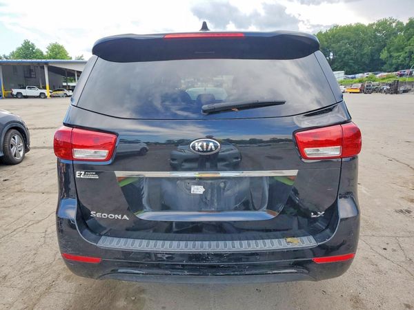 2018 KIA SEDONA LX