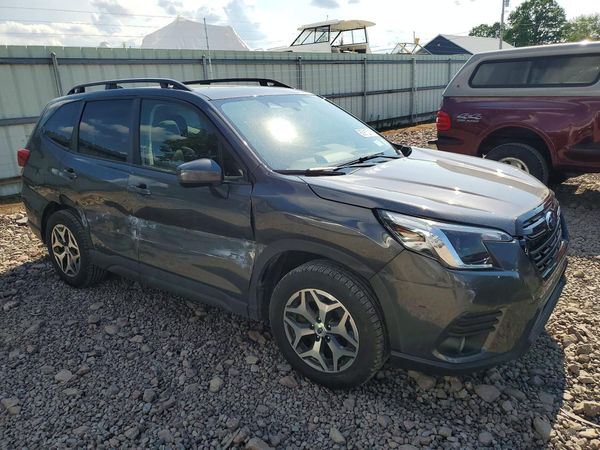 2022 SUBARU FORESTER Premium