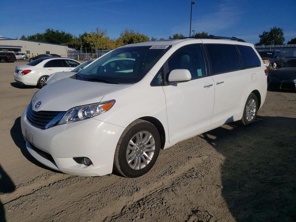2014 TOYOTA SIENNA