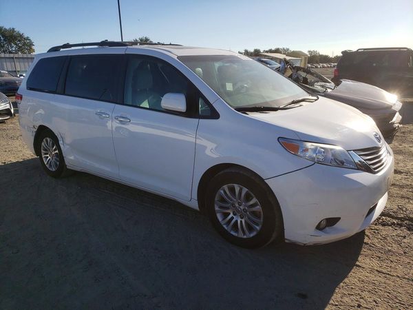 2014 TOYOTA SIENNA