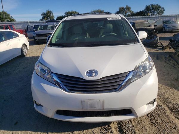 2014 TOYOTA SIENNA