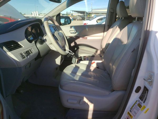 2014 TOYOTA SIENNA