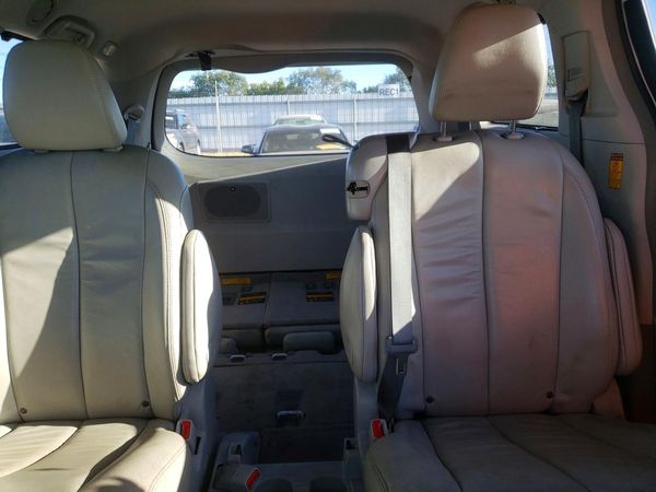 2014 TOYOTA SIENNA