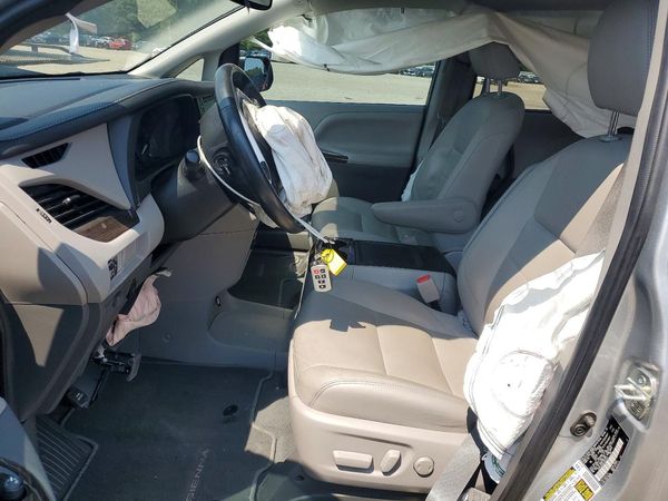 2020 TOYOTA SIENNA Q grade