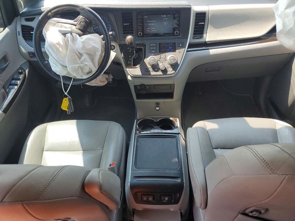 2020 TOYOTA SIENNA Q grade