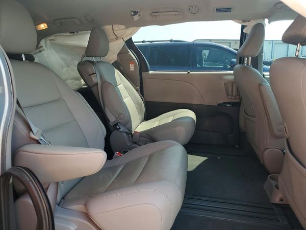 2020 TOYOTA SIENNA Q grade