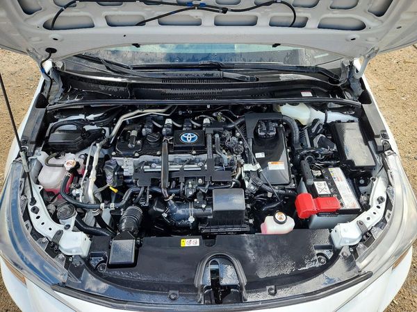 2022 TOYOTA COROLLA LE — Engine bay
