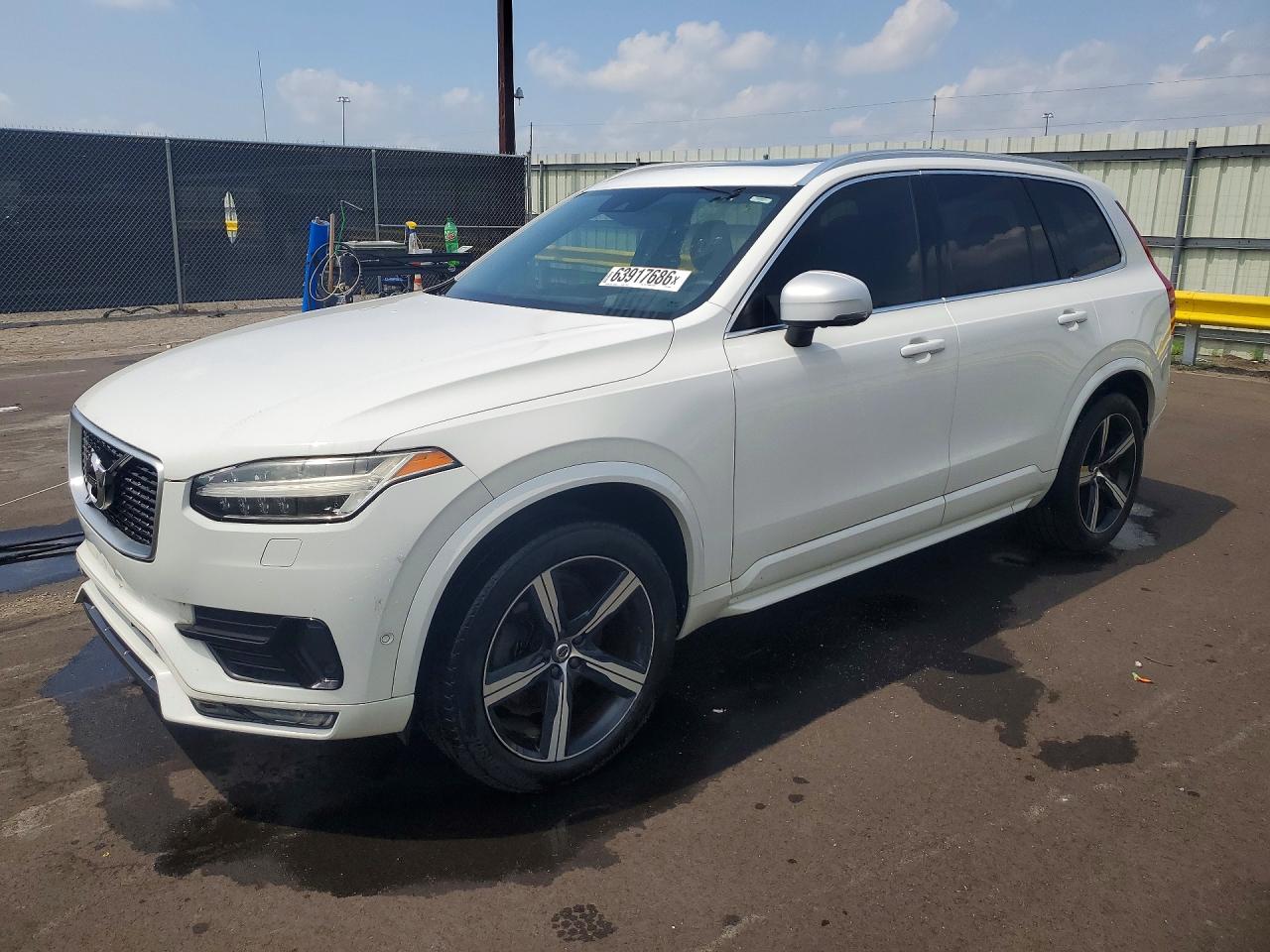2016 VOLVO XC90 SVR5 R-Design — Front 3/4