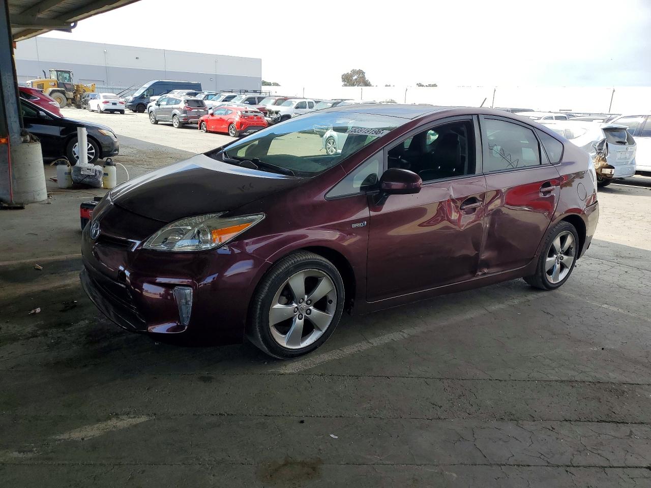 2013 TOYOTA PRIUS — Front 3/4