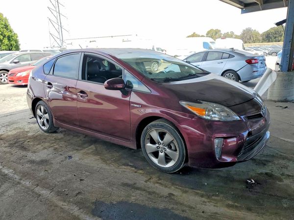 2013 TOYOTA PRIUS — Passenger 3/4
