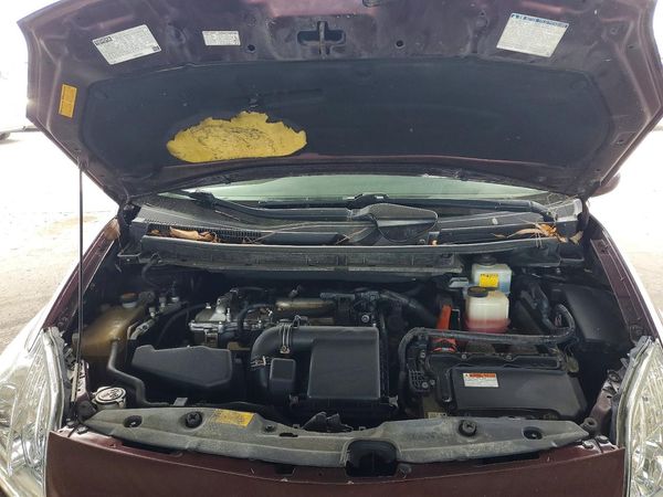 2013 TOYOTA PRIUS — Engine bay
