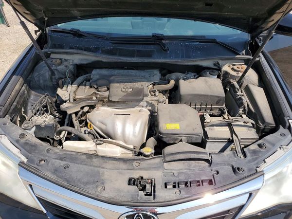 2012 TOYOTA CAMRY — Engine bay