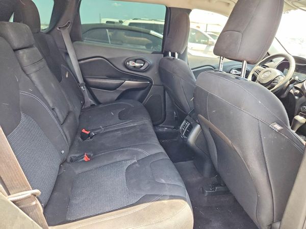 2019 JEEP CHEROKEE LATITUDE FWD