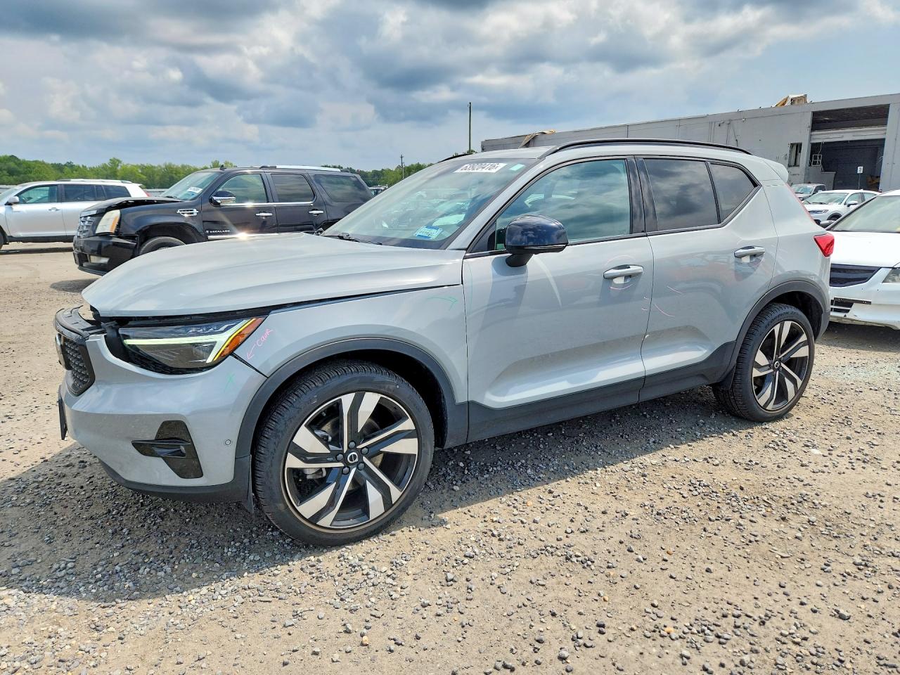 2024 VOLVO XC40 Ultimate Dark
