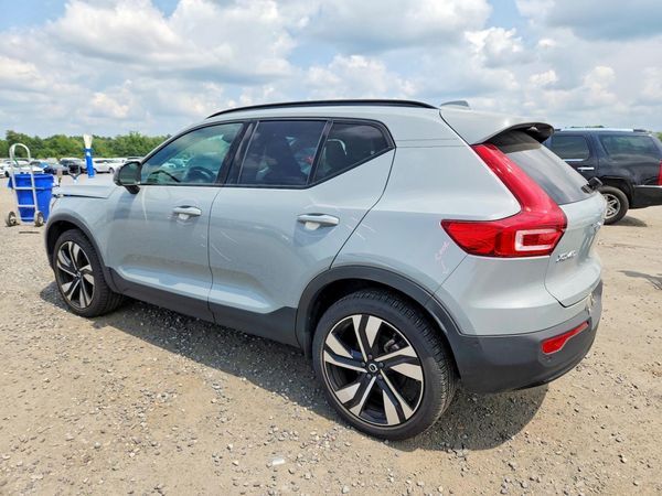 2024 VOLVO XC40 Ultimate Dark