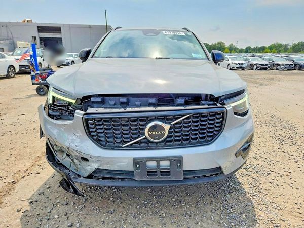 2024 VOLVO XC40 Ultimate Dark