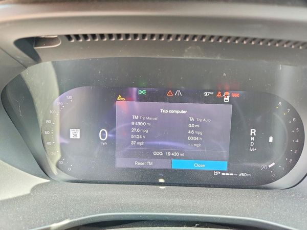 2024 VOLVO XC40 Ultimate Dark
