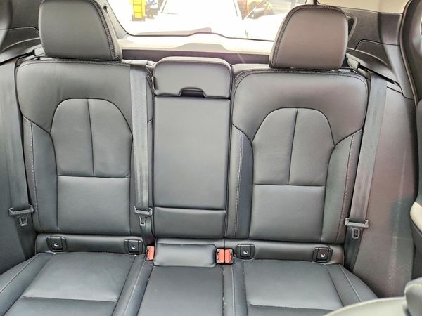 2024 VOLVO XC40 Ultimate Dark