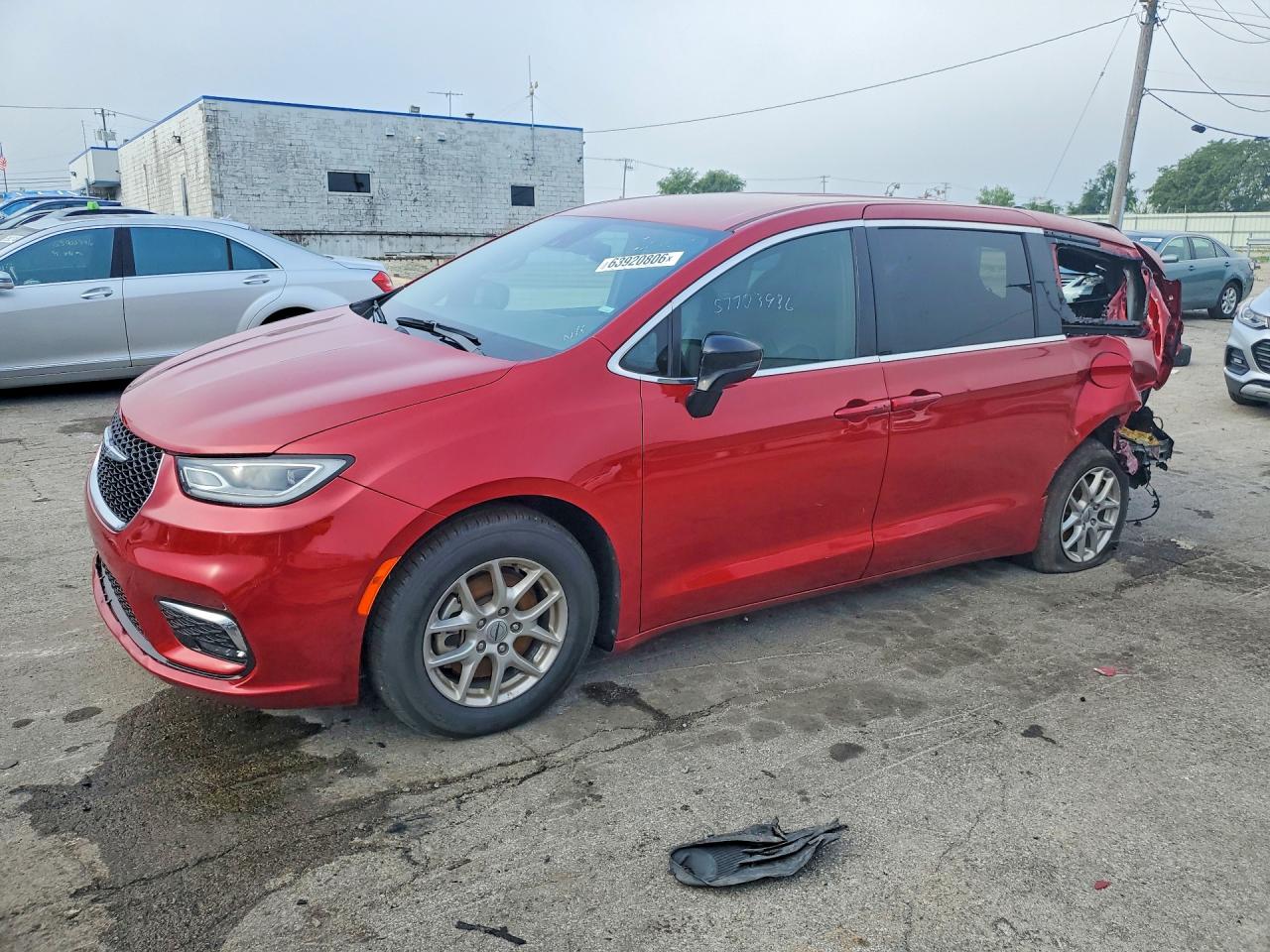 2025 CHRYSLER PACIFICA Select — Front 3/4