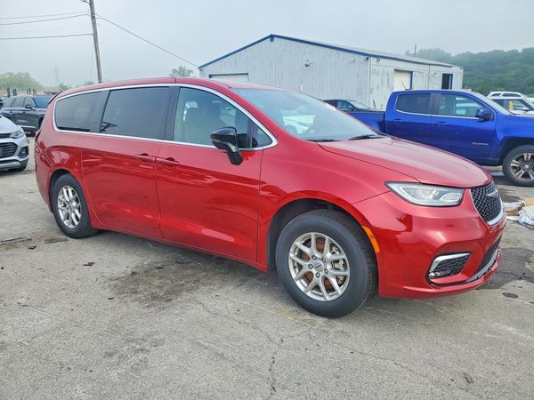 2025 CHRYSLER PACIFICA Select — Passenger 3/4