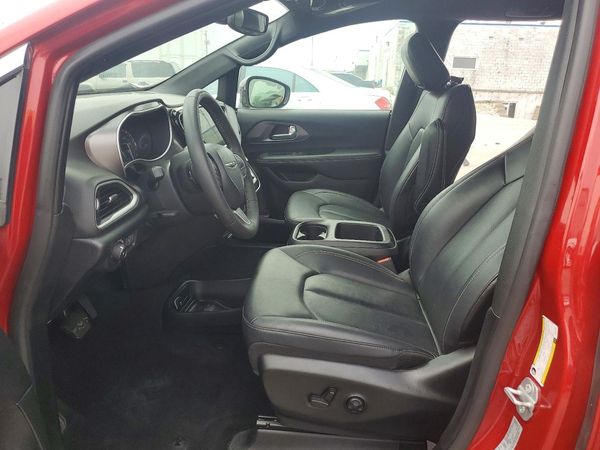 2025 CHRYSLER PACIFICA Select — DENT