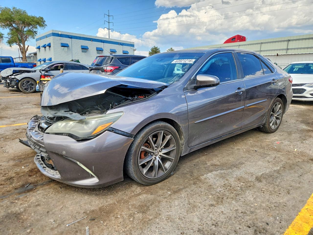 2016 TOYOTA CAMRY — Front 3/4